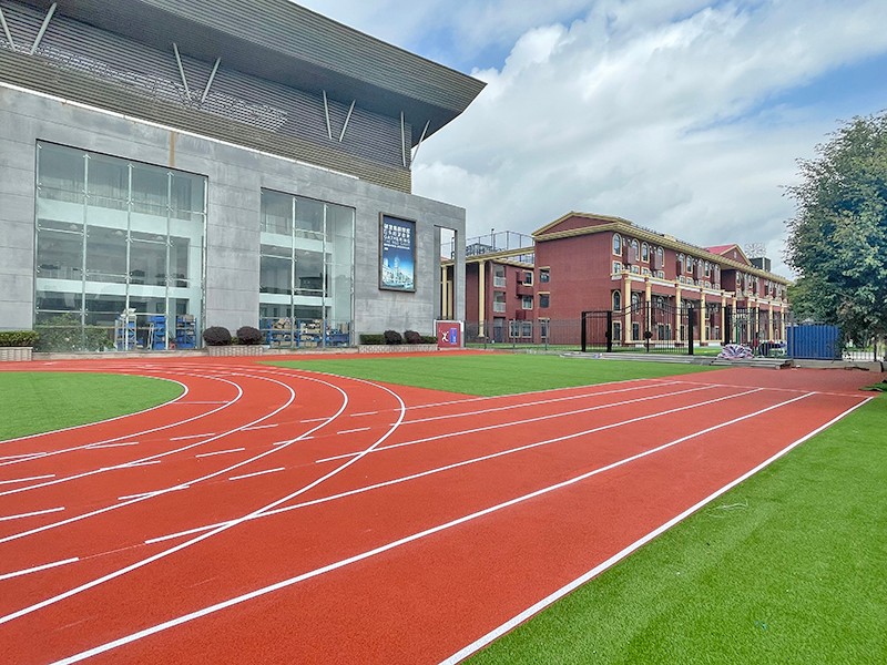 伊思頓公學(xué)室外人造草坪